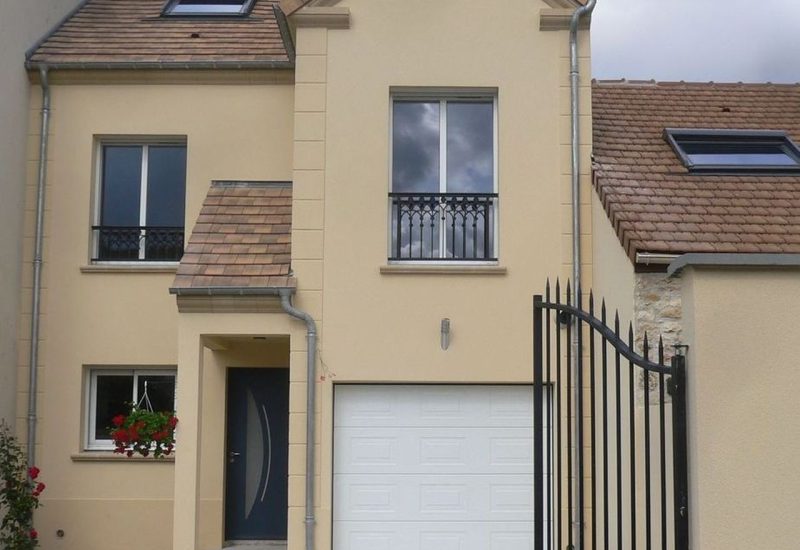 1748682389369_facade côté rue.jpg
